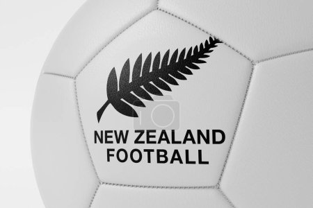Téléchargez les photos : LONDRES, Royaume-Uni - Juillet 2023 : Gros plan du logo de l "équipe nationale de football néo-zélandaise sur un ballon de football. Rendu 3D. - en image libre de droit