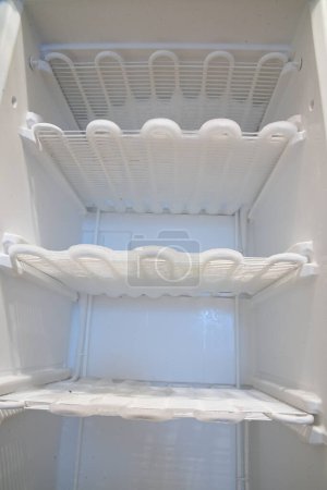 Consumo de energía y costos de electricidad debido al congelador helado sin heladas, descongelación