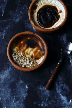 Téléchargez les photos : Pudding au riz sutlac, dessert traditionnel turc - en image libre de droit
