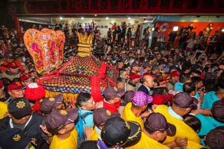 Téléchargez les photos : Taichung, Taiwan - 05 avril 2024, Dajia Mazu Festival est le festival traditionnel de pèlerinage à Taiwan. - en image libre de droit