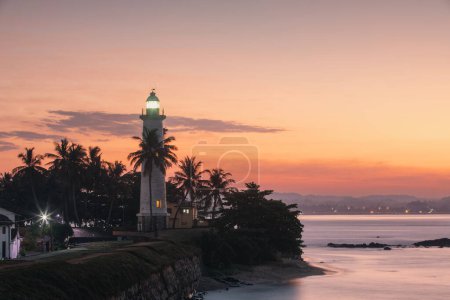 Foto de Faro en el fuerte de Galle al amanecer. Costa sur de Sri Lanka - Imagen libre de derechos
