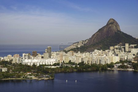 Foto de Hermosa vista de Río de Janeiro con el lago y las montañas, Leblon y el distrito de Ipanema - Imagen libre de derechos