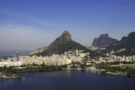 Foto de Hermosa vista de Río de Janeiro con el lago y las montañas, Leblon y el distrito de Ipanema - Imagen libre de derechos