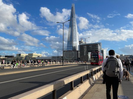 Téléchargez les photos : London, UK - September 8 2022 - The Shard a Modern steel and glass tower in London - en image libre de droit