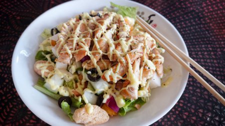 Téléchargez les photos : Nourriture japonaise. poulet, légumes - en image libre de droit