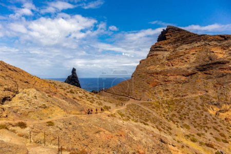 Foto de En la carretera de la isla de las flores Madeira y su paisaje multifacético - Madeira - Portugal - Imagen libre de derechos