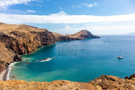Foto de En la carretera de la isla de las flores Madeira y su paisaje multifacético - Madeira - Portugal - Imagen libre de derechos
