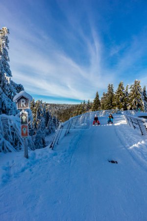 Téléchargez les photos : Beau paysage hivernal sur les hauteurs de la forêt de Thuringe près d'Oberhof - Thuringe - en image libre de droit