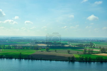 Téléchargez les photos : Randonnée printanière dans le magnifique delta du Danube près de Donaustauf - Bavière - Allemagne - en image libre de droit