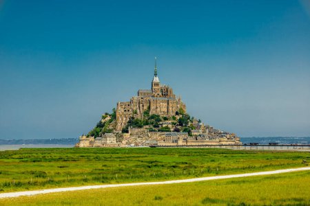 Téléchargez les photos : Détour vers la Normandie Attraction Touristique - Le Mont-Saint-Michel - France - en image libre de droit