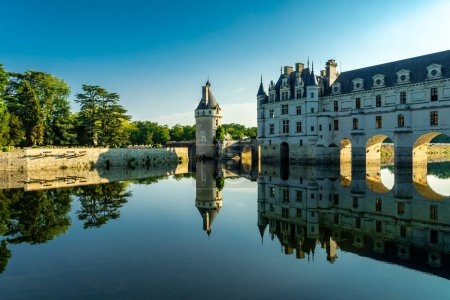 Foto de Recorrido de descubrimiento de verano en el hermoso valle del Sena en el castillo de Chenonceau, cerca de Chenonceaux - Indre-et-Loire - Francia - Imagen libre de derechos