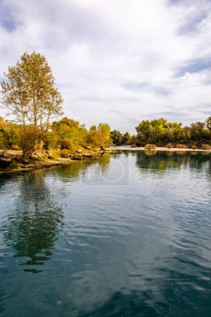 Téléchargez les photos : Visite découverte de la cascade de Manavgat sur la rivière turque - Turquie - en image libre de droit