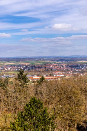 Una maravillosa caminata de primavera a través de la hermosa tierra Heldburger en el distrito de Hildburghausen - Turingia - Alemania
