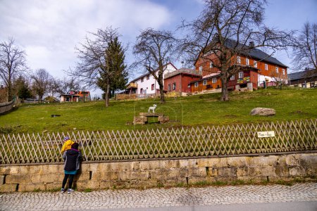 Téléchargez les photos : Une randonnée printanière à travers la vallée de Kirnitzschtal en Saxe Suisse - Saxe - Allemagne - en image libre de droit