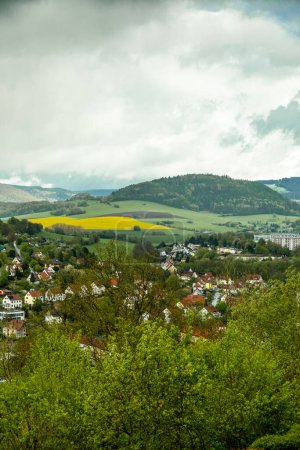 Kurzwanderung auf dem Henweg in Schmalkalden bei typischem Aprilwetter - Thüringen - Deutschland