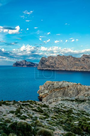 Soirée randonnée à Puig de I'guila aux portes de la baie de Cala Sant Vicen sur l'île baléare de Majorque - Espagne
