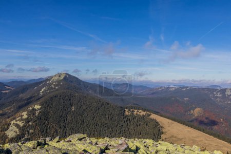 Téléchargez les photos : Mont Synyak de Khomyak Peak, Carpates ukrainiennes - en image libre de droit