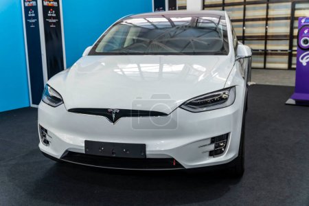 Téléchargez les photos : Kuala Lumpur, Malaisie - 5 mai 2023 : Tesla modèle X exposé au Malaysian Autoshow 2023 - en image libre de droit
