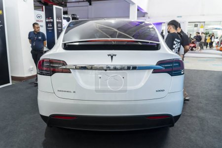 Téléchargez les photos : Kuala Lumpur, Malaisie - 5 mai 2023 : Tesla modèle X exposé au Malaysian Autoshow 2023 - en image libre de droit