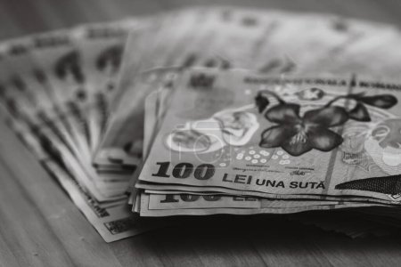 Téléchargez les photos : Roumanie LEI argent. Monnaie roumaine LEI - en image libre de droit