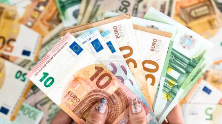 Téléchargez les photos : Monnaie euro. Europe inflation, argent en euros. Monnaie de l'Union européenne - en image libre de droit