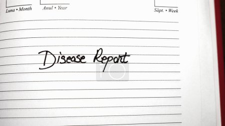 Foto de Informe de enfermedades, texto escrito a mano en la página de agenda de la oficina. Copiar espacio
. - Imagen libre de derechos