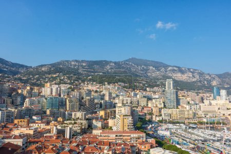 Téléchargez les photos : Vue panoramique sur la marina de Monte Carlo et le paysage urbain. Principauté de Monaco, Côte d'Azur - en image libre de droit