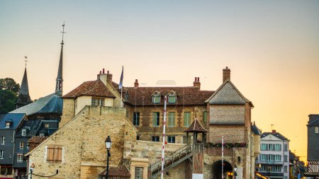 Honfleur est un célèbre village portuaire de Normandie, en France