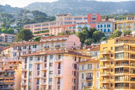 Vue panoramique sur la marina de Monte Carlo et le paysage urbain. Principauté de Monaco, Côte d'Azur