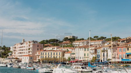 Farbenfroher Hafen von Cassis, Provence Südfrankreich