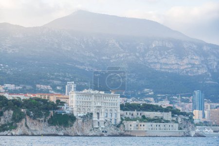 Blick auf den Yachthafen von Monte Carlo und das Stadtbild. Fürstentum Monaco, Côte d 'Azur