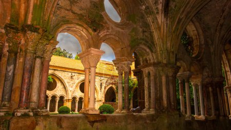 Abtei Fontfroide oder Abbaye de Fontfroide ist ein Kloster in Frankreich gotische Mauern und Bögen