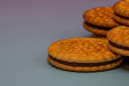 Sandwich-Kekse mit Schokoladenfüllung