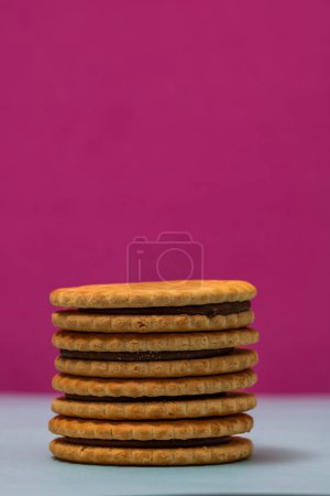 Sandwich-Kekse mit Schokoladenfüllung