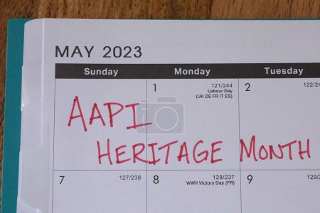 Téléchargez les photos : Asian American Pacific Islander Heritage Month écrit sur un calendrier en mai 2023. - en image libre de droit