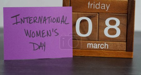 Téléchargez les photos : Calendrier Rappel que la Journée internationale de la femme est le vendredi 8 mars 2024. - en image libre de droit