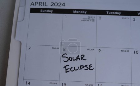 Téléchargez les photos : Rappel du calendrier sur l'éclipse solaire le Lundi, 8 Avril, 2024 - en image libre de droit