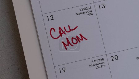 Téléchargez les photos : Rappel du calendrier d'appeler maman le jour de la fête des mères - en image libre de droit