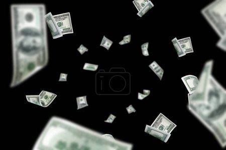 Foto de Una pila de dinero. Cien dólares de América. Caída de dinero aislado, nosotros factura fondo negro - Imagen libre de derechos