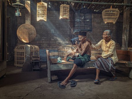 Foto de Yogyakarta, Indonesia. 25 Mayo 2022. abuelita y abuelo teniendo un masaje - Imagen libre de derechos