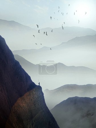 Foto de Viajera de pie en el acantilado y mirando a la montaña rocosa
. - Imagen libre de derechos
