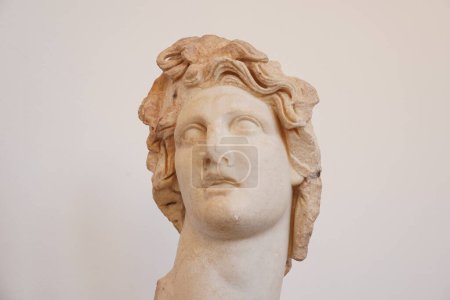 Téléchargez les photos : Chef d'Hélios au Musée archéologique de Rhodes Grèce Europe - en image libre de droit