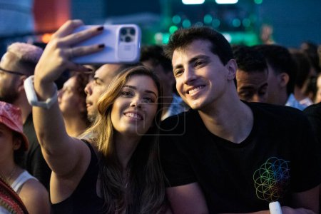 Téléchargez les photos : RIO DE JANEIRO, BRESIL - 2 SEPTEMBRE 2022 : Public lors de la première journée du Festival Rock In Rio 2022, à Cidade do Rock, à l'ouest de Rio de Janeiro - en image libre de droit
