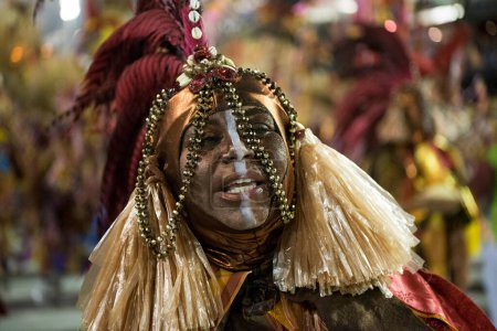 Foto de Río de Janeiro, Brasil - 23 de febrero de 2020: Carnaval de Río 2020. Desfile de Escuelas de Samba en Río de Janeiro. - Imagen libre de derechos