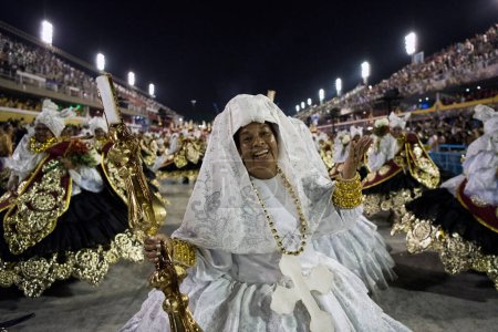 Foto de Río de Janeiro, Brasil - 23 de febrero de 2020: Carnaval de Río 2020. Desfile de Escuelas de Samba en Río de Janeiro. - Imagen libre de derechos