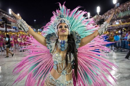 Foto de Río de Janeiro, Brasil - 22 de febrero de 2020: Amanda Andrade. Carnaval de Río 2020. Desfile de Escuelas de Samba en Río de Janeiro. - Imagen libre de derechos