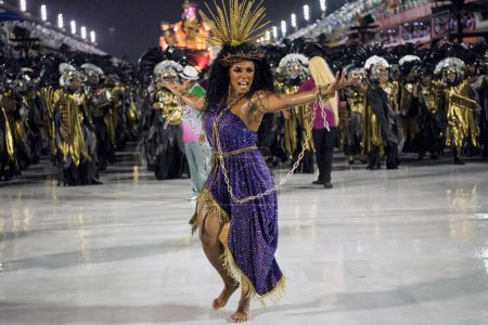 Téléchargez les photos : Rio de Janeiro, Brésil - 29 février 2020 : Evelyn Bastos. Carnaval de Rio 2020. Défilé des champions du Carnaval de Rio de Janeiro - en image libre de droit
