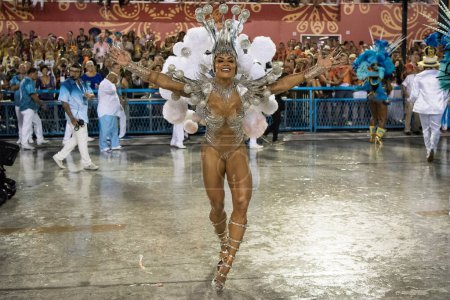 Téléchargez les photos : Rio de Janeiro, Brésil - 24 février 2020 : Aline Riscado. Carnaval de Rio 2020. Parade des écoles de Samba à Rio de Janeiro. - en image libre de droit
