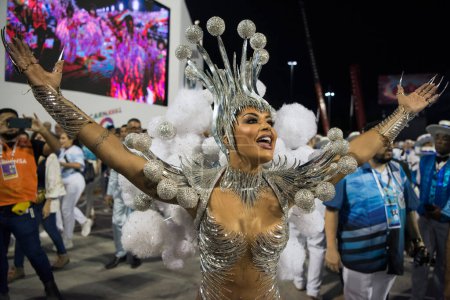 Foto de Río de Janeiro, Brasil - 24 de febrero de 2020: Aline Riscado. Carnaval de Río 2020. Desfile de Escuelas de Samba en Río de Janeiro. - Imagen libre de derechos