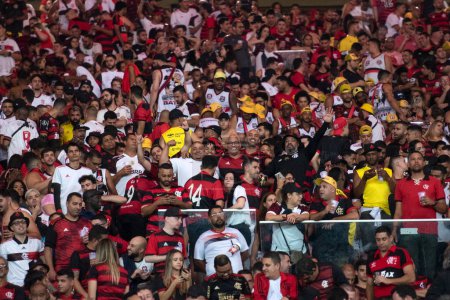 Photo for Rio de Janeiro, Rio de Janeiro, Brazil - September 07, 2022: Match between Flamengo x Velez Sarsfield. Libertadores semifinal, at the Maracana stadium - Royalty Free Image
